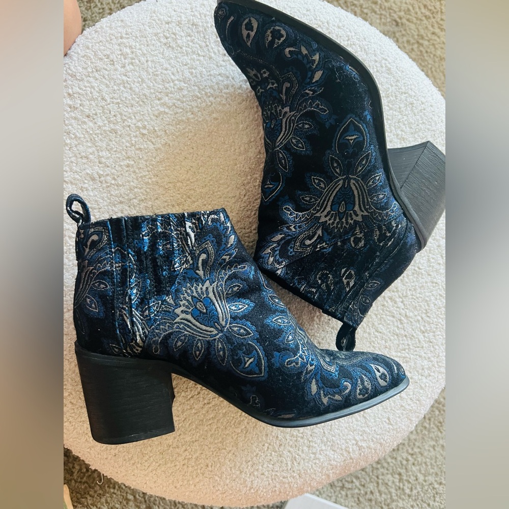 Jeffrey Campbell Viggo Blue Brocade Ankle Booties Size 6 - Picture 11 of 11